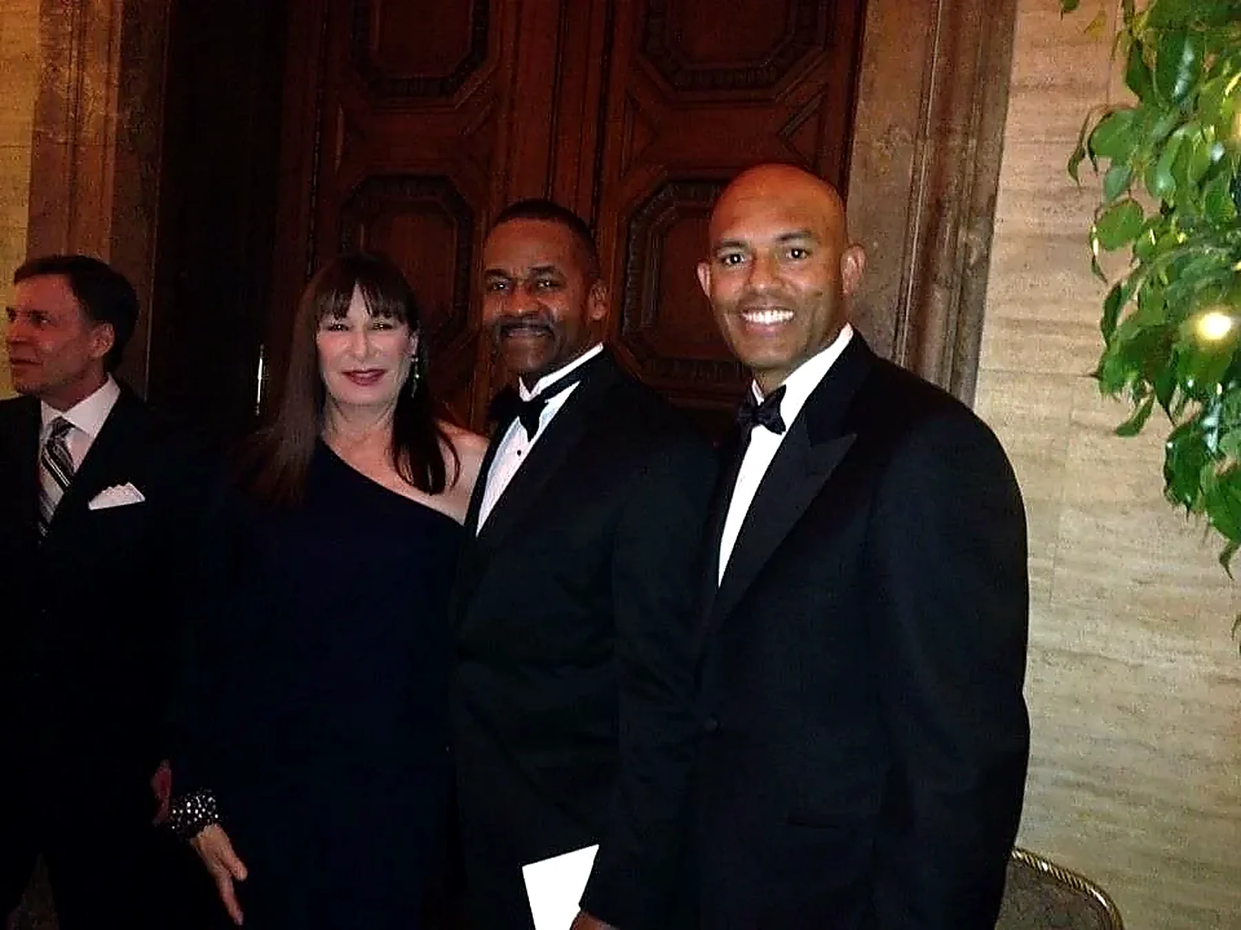 Rev. John Moore with Bob Costas, Anjelica Huston and Mariano Rivera at the 2014 Common Wealth Awards